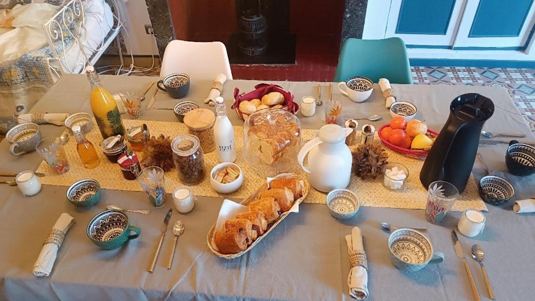 A L' Estiu Acomodação com café da manhã Latour-de-France Exterior foto